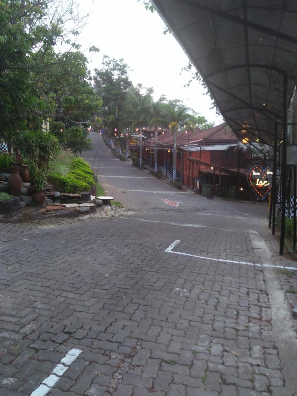 Green Valley Resort Bandungan Exterior foto